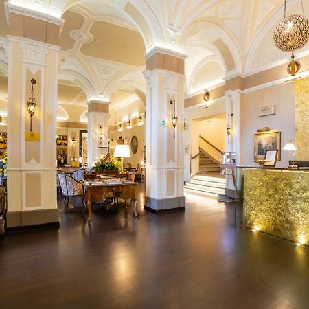 호텔 베르니니 팰리스 피렌체 외부 사진 The lobby of the hotel
