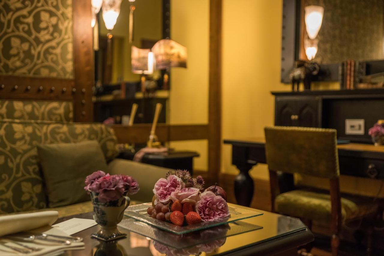호텔 베르니니 팰리스 피렌체 외부 사진 The interior of the hotel
