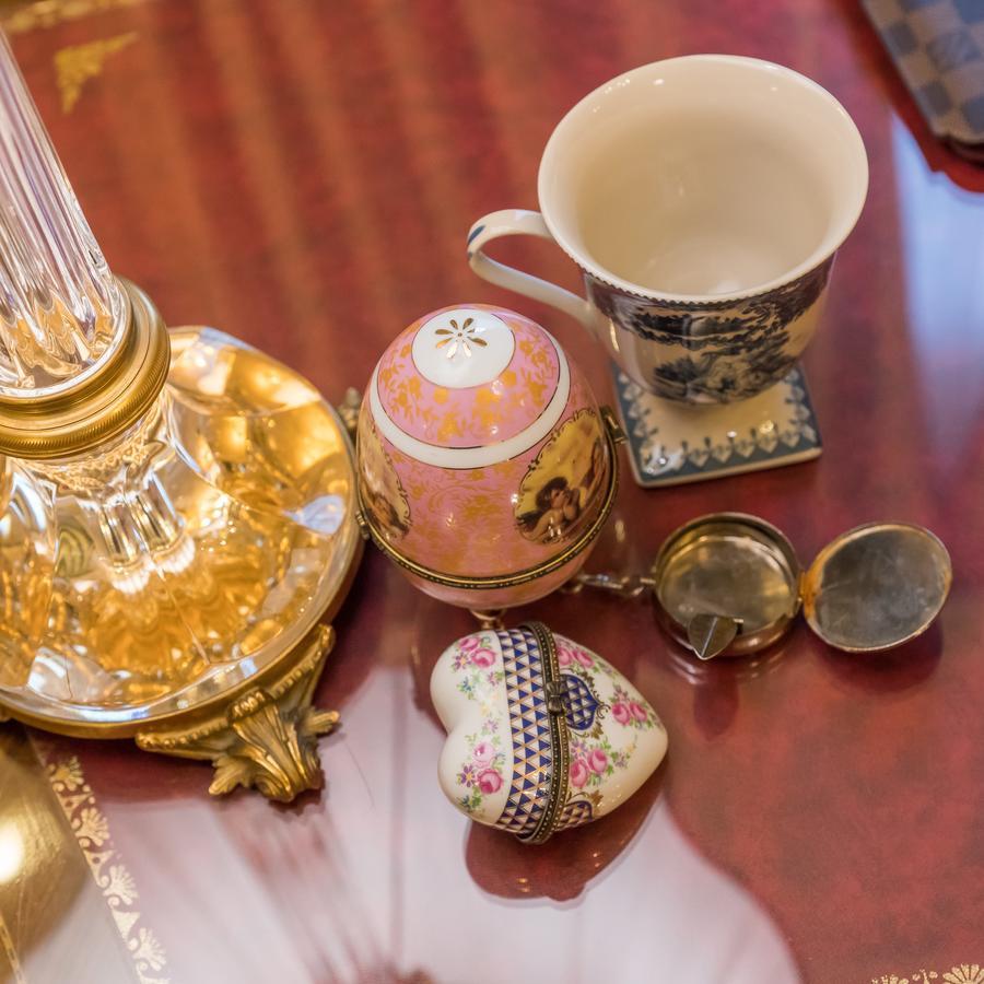 호텔 베르니니 팰리스 피렌체 외부 사진 A Fabergé egg and two pendants