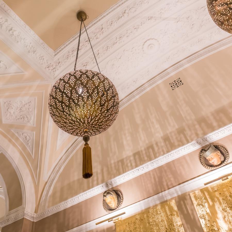 호텔 베르니니 팰리스 피렌체 외부 사진 A Moroccan lantern